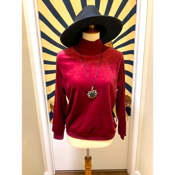 🌈 Amazing Vintage Velvet Top - Picture 2 of 8